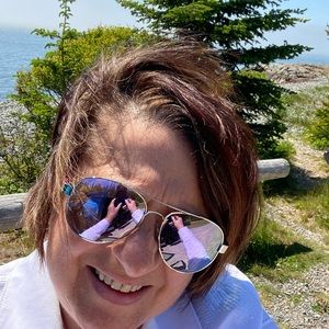 Meet your Posher, Debbie